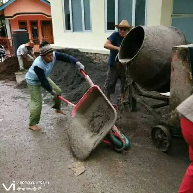 7 Momen Apes Orang Kerja di Proyek Pembangunan Ini Bikin Kasihan