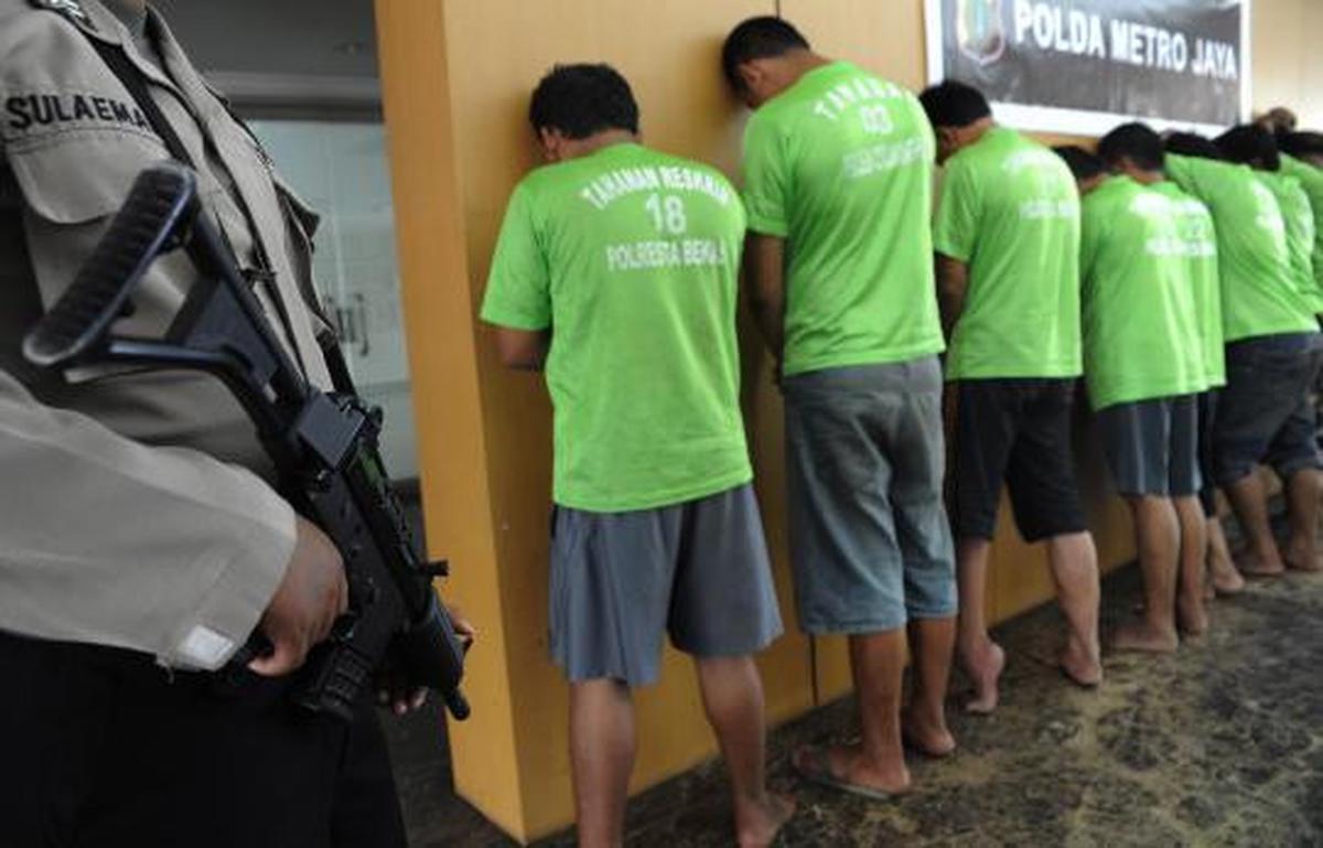 Bajing loncat gasak miliaran 