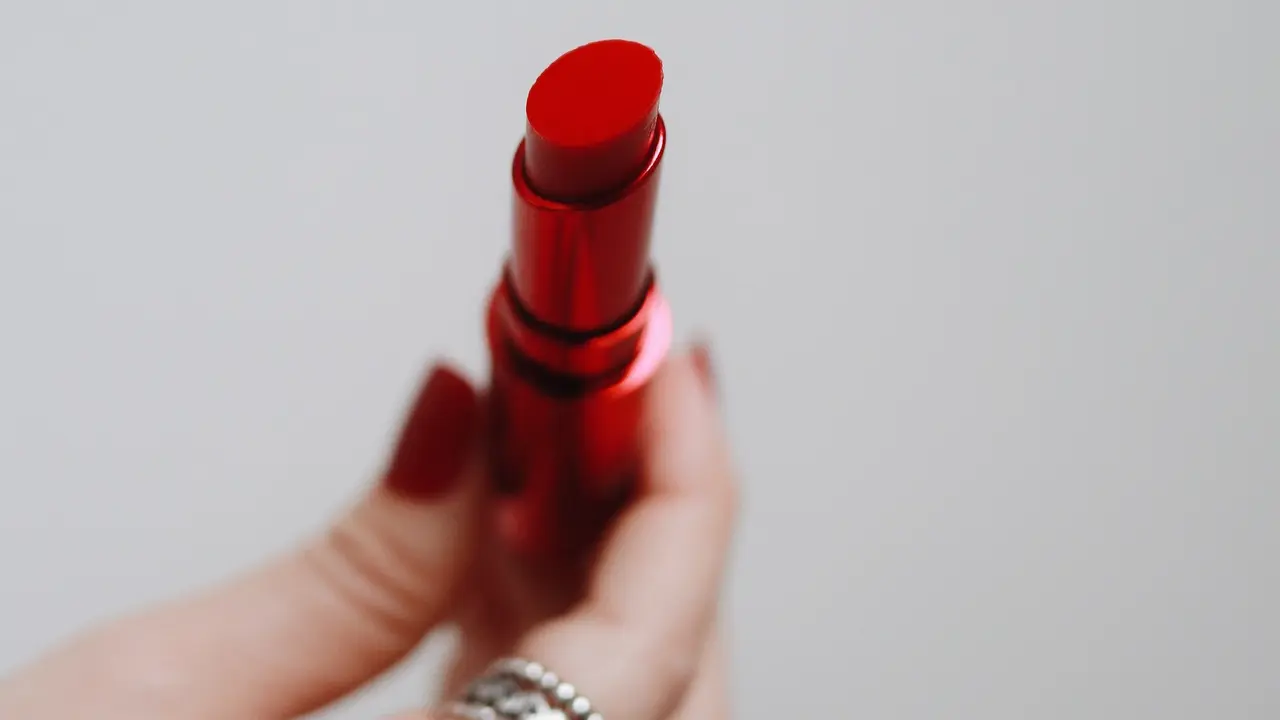 6 Hal tentang lipstick yang patut diperhatikan demi penampilan paripurna