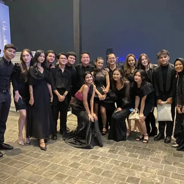 Pesta ulang tahun ke-14 Aqeela Calista dihadiri para bintang sinetron Buku Harian Seorang Istri dan Dari Jendela SMP (Foto: Instagram @reysandrinna_26)