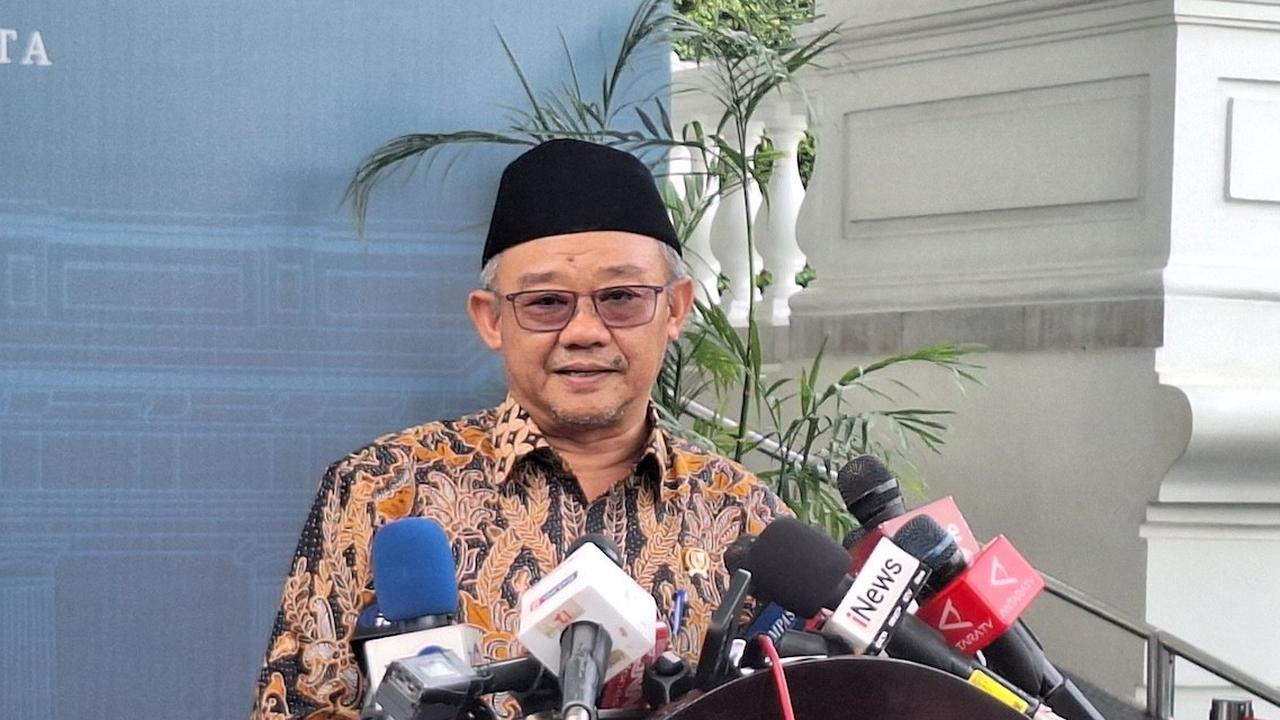 VIDEO: Kelakar Menteri Abdul Mu'ti Bikin Pecah Tawa Guru:Jangan Sampai Anak TK Nyanyi Ada Pelangi di Matamu