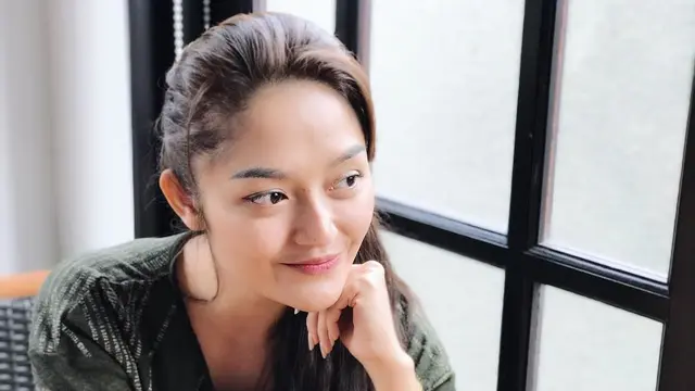 Potret Siti Badriah Tetap Menawan Tanpa Makeup