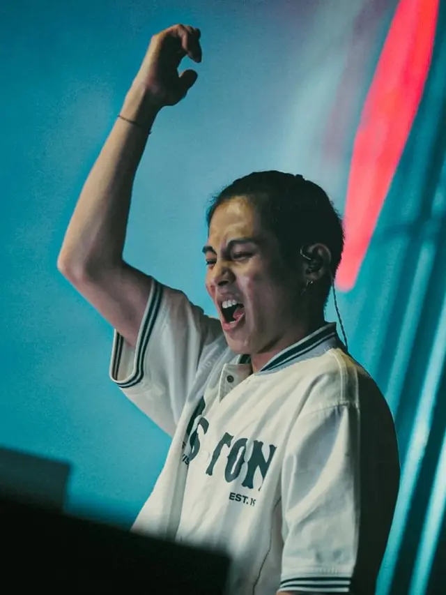 Gaya Rambut DJ Panda dengan Potongan Man Bun Undercut (Foto: Instagram @djpanda_official)