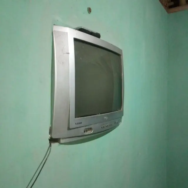 6 Potret Tata Letak Televisi Ini Nyeleneh, Bikin Tepuk Jidat