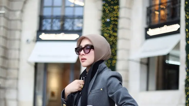 Gaya Parisian Chic Syahrini Liburan Akhir Tahun ke Paris, Jinjing Tas Hermès Langka Seharga Rp4,1 Miliar