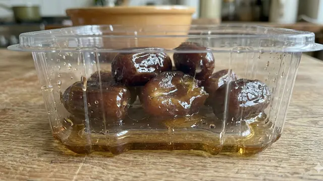 Ciri Kurma Oplosan Pemanis Buatan (Foto: Gemini AI)