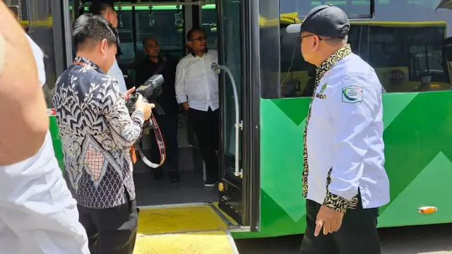 Pastikan Perjalanan Haji Ramah Disabilitas, Menag Yaqut Cek Kesiapan Aksesibilitas Bus Salawat dan Antar Kota. Foto: Doc. Kemenag.
