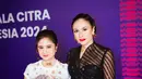 Tissa mengenakan custom tutu dress hijau yang dirancang khusus oleh @Fadlan_indonesia. Dress ini memiliki aksen bunga-bunga cantik dengan 3D pop-up effect yang terinspirasi dari bunga peony dan sakura, menggunakan batik Hokokai khas Pekalongan.  [@tissabiani].