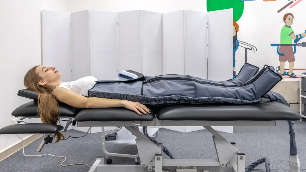 Compression boots kini menjadi salah satu pilihan recovery yang banyak digunakan atlet setelah berolahraga. (Foto/Dok: Magnific)
