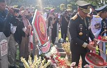 VIDEO: Panglima Agus Ziarah ke Makam Jenderal Bintang 5, Tabur Bunga Hormati Perjuangan