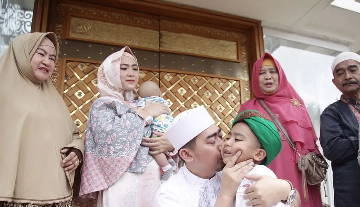 Ustaz Solmed dan April Jasmine