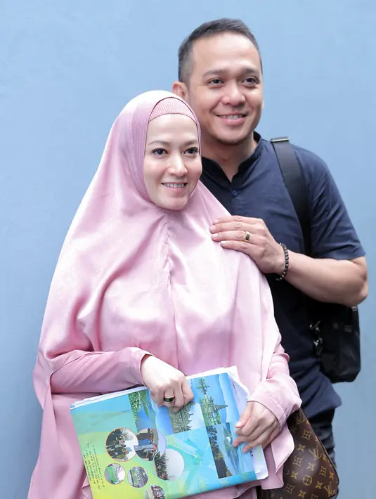 Terkait kasus hukumnya, Lyra mengaku banyak menderita kerugian. Waktu bersama anak-anak, tenaga, dan pikiran. Meski ia juga harus legowo menjalani kasusnya. (Deki Prayoga/Bintang.com)