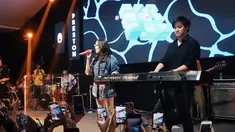 Aksi duet Momo Geisha dan Vierratale saat tampil di Malang, Jawa Timur. (Foto: YouTube/
Momo Youtube Channel)
