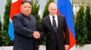 Pemimpin Korea Utara Kim Jong-un dan Presiden Rusia Vladimir Putin di Vladivostok, Kamis 25 April 2019 (Alexander Zemlianichenko / AP PHOTO)