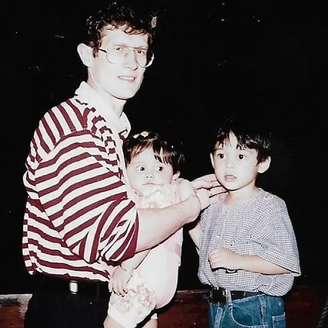 6 Potret Lawas Maxime Bouttier dan Ayahnya, Masa Kecil Penuh Kenangan Manis
