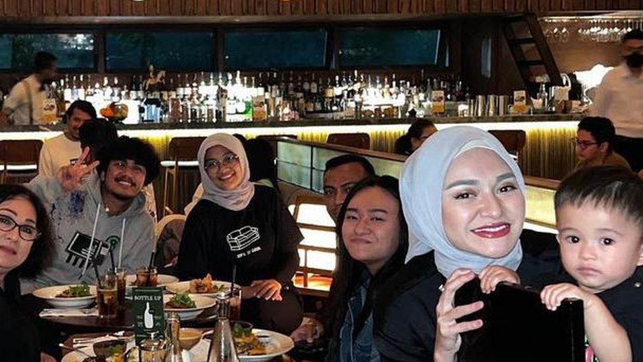 Nadya juga kerap menghabiskan waktu bareng Nathalie. Adik Nathalie ini juga dekat dengan Adzam.