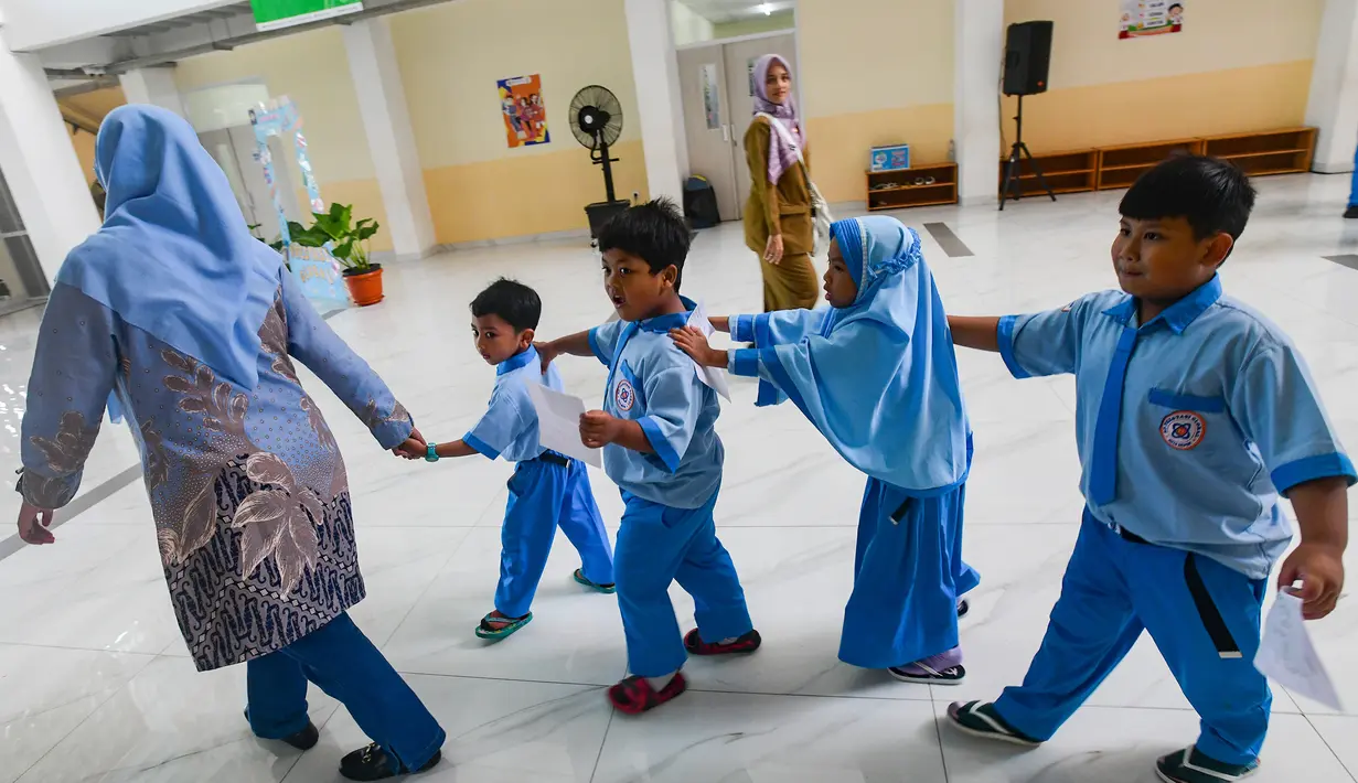 Pemeriksaan kesehatan gratis untuk pelajar ini penting dilakukan agar generasi masa depan dapat tumbuh dengan sehat. (Merdeka.com/Arie Basuki)