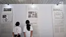 Pengunjung membaca papan informasi dalam pameran Asian Games di Museum Fatahillah, Kota Tua, Jakarta, Selasa (14/8). (Merdeka.com/Iqbal Nugroho)