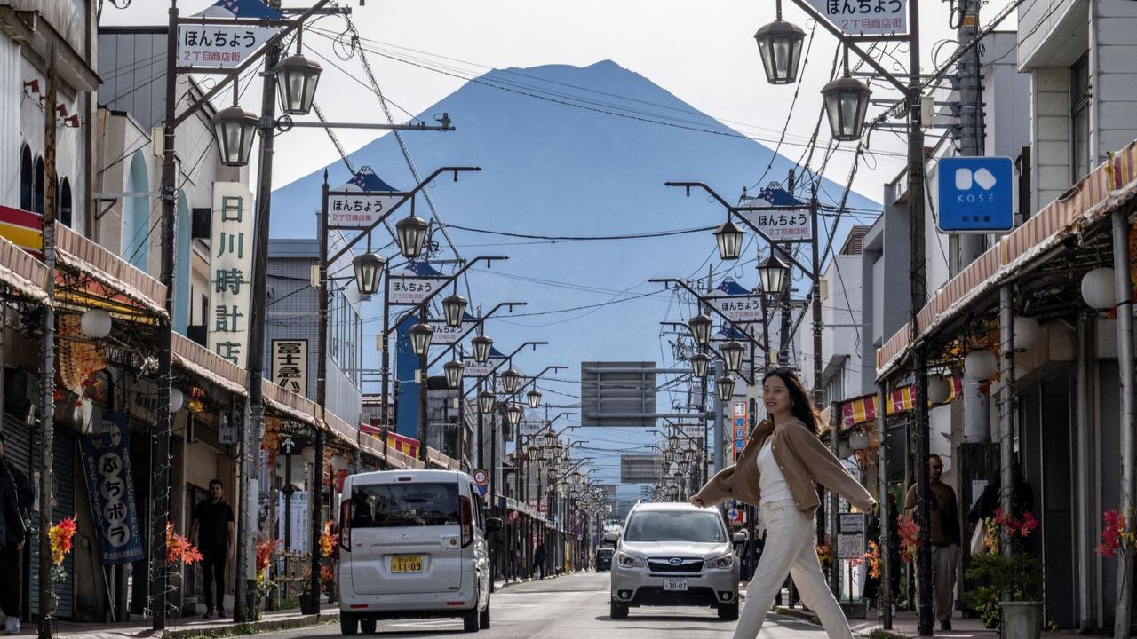 Puncak Gunung Fuji Tak Bersalju untuk Pertama Kali Sejak 130 Tahun