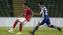 Gelandang Timnas Indonesia, Evan Dimas, menggiring bola saat melawan Filipina pada laga SEA Games di Stadion Shah Alam, Selangor, Kamis (17/8/2017). Indonesia menang 3-0 atas Filipina. (Bola.com/Vitalis Yogi Trisna)