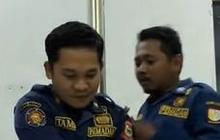 Bikin Ngakak, Petugas Damkar Ini Bagikan Video Edukasi Cara Mengatasi Tabung yang Terbakar dengan Unik