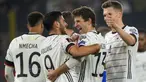 Jerman sukses meraih tiga poin dalam laga lanjutan Grup J Kualifikasi Piala Dunia 2022 melawan Liechtenstein. Tak tanggung-tanggung, skuat Der Panzer berpesta sembilan gol tanpa balas pada pertandingan yang berlangsung di Volkswagen Arena, Jumat (12/11/2021) dini hari WIB tersebut. (AP/Michael Sohn)
