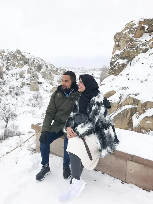 Shireen mengunggah sebuah foto yang hanya berupa tulisan. Di keterangan fotonya pun ia juga menuliskan kebingungannya dalam mencari sebuah nama untuk calon buah hatinya kelak. (Instagram/shireensungkar)