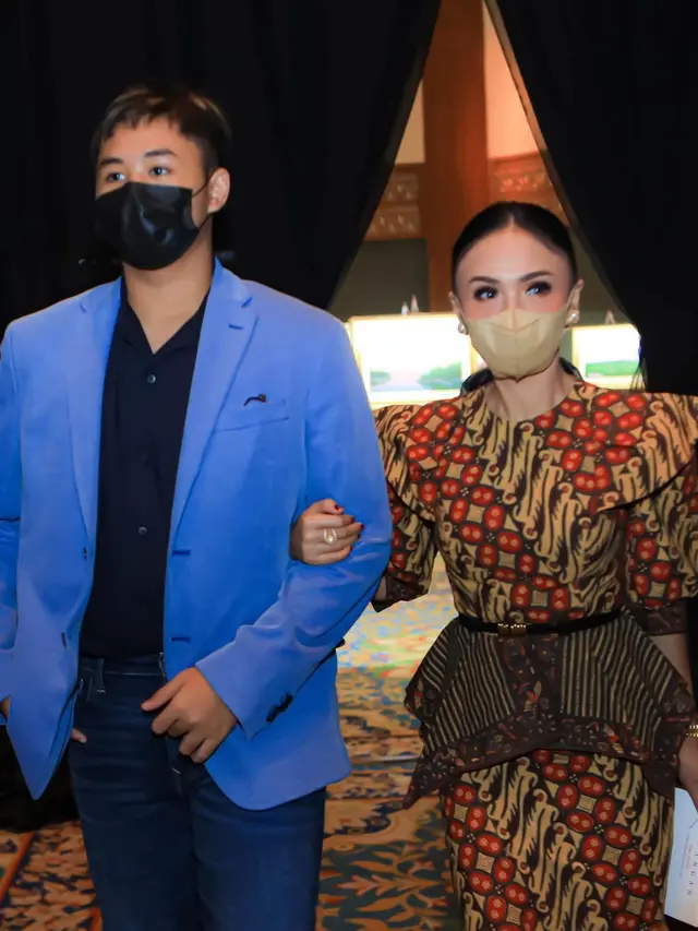 Ditemani Putranya, Ini 7 Potret Yuni Shara dalam Acara Mengenang Ani Yudhoyono