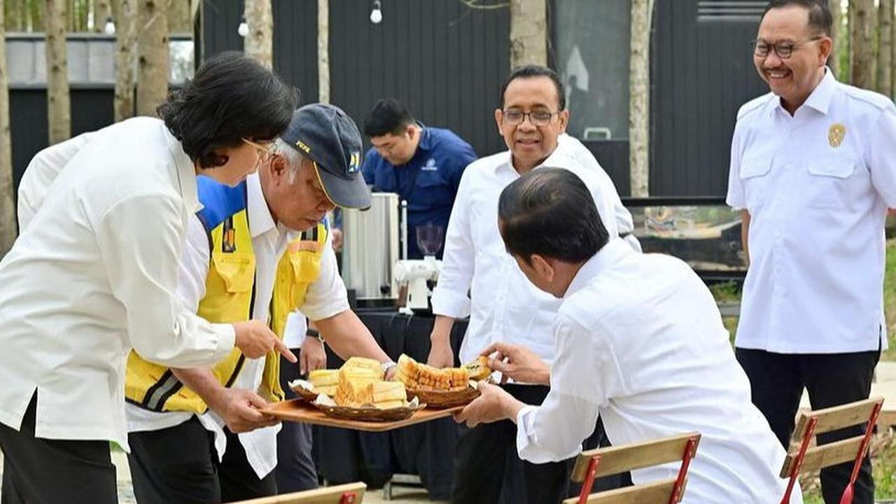 Seolah tak ada habisnya, aksi Menteri Pekerjaan Umum dan Perumahan Rakyat (PUPR) Basuki Hadimuljono, atau biasa disapa Pak Bas, kembali menjadi sorotan. Kali ini, aksi kocak Pak Bas terjadi saat mendampingi Presiden Joko Widodo (Jokowi) ke Ibu Kota Nusant