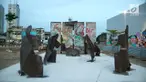 4 patahan asli tembok Berlin menambah kecantikan RPTRA Kalijodo. Karya seniman Teguh Ostenrik ini mulai bisa dinikmati warga yang datang.