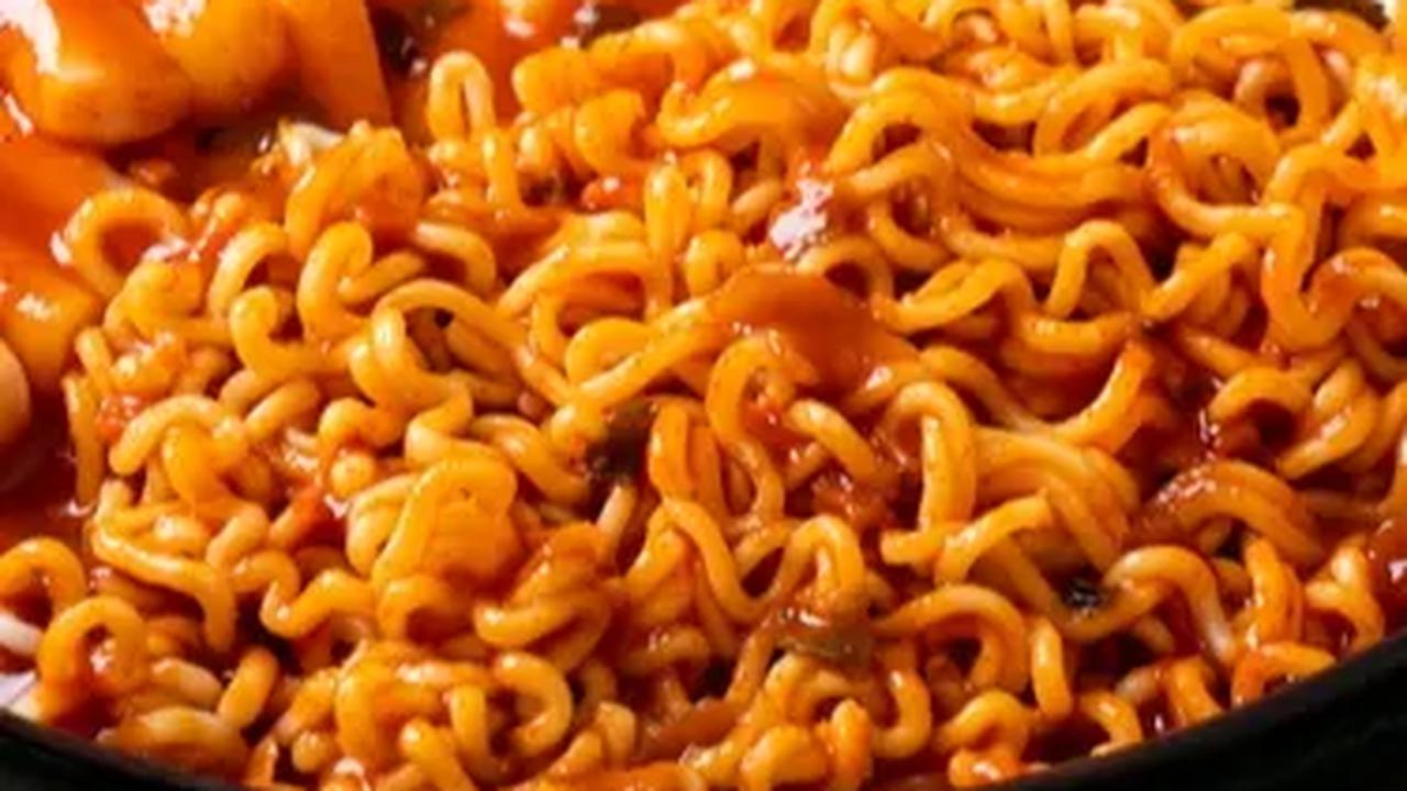 Banyak Konsumsi Makanan Pedas Bisa Bikin Sakit Perut, Kok Bisa?
