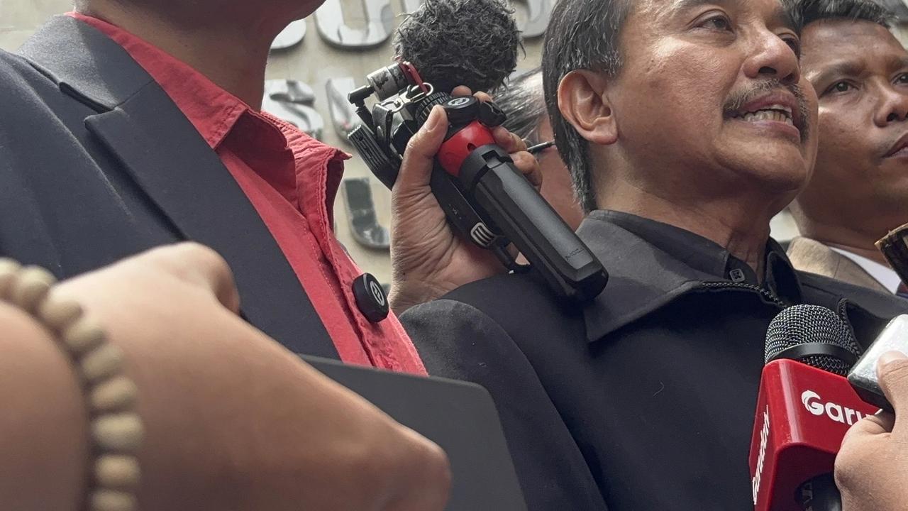 Roy suryo penuhi panggilan penyidik Polda Metro