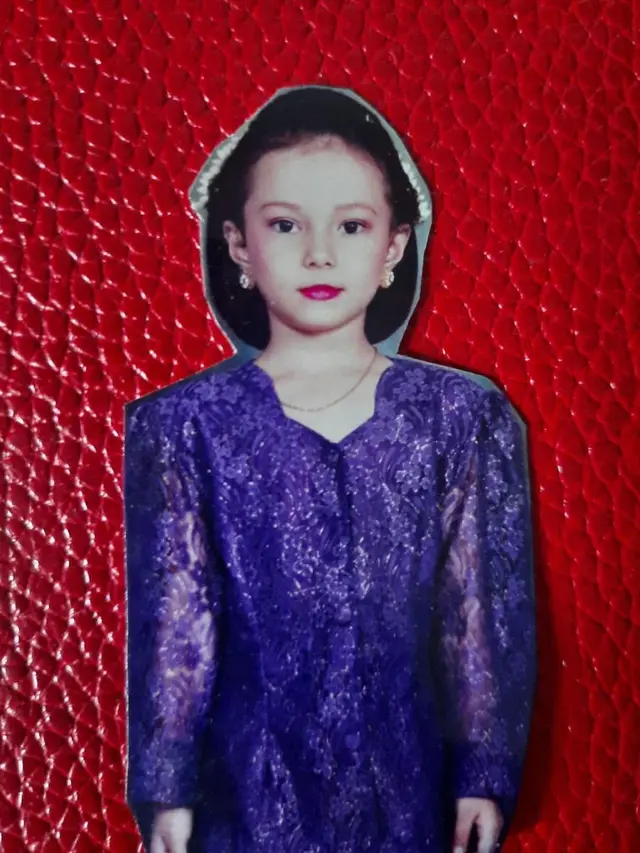 Gaya Manis Chloe Emmanuelle, Putri Asmirandah Kenakan Kebaya di Hari Kartini, Tampil Ayu dengan Wajah Bule