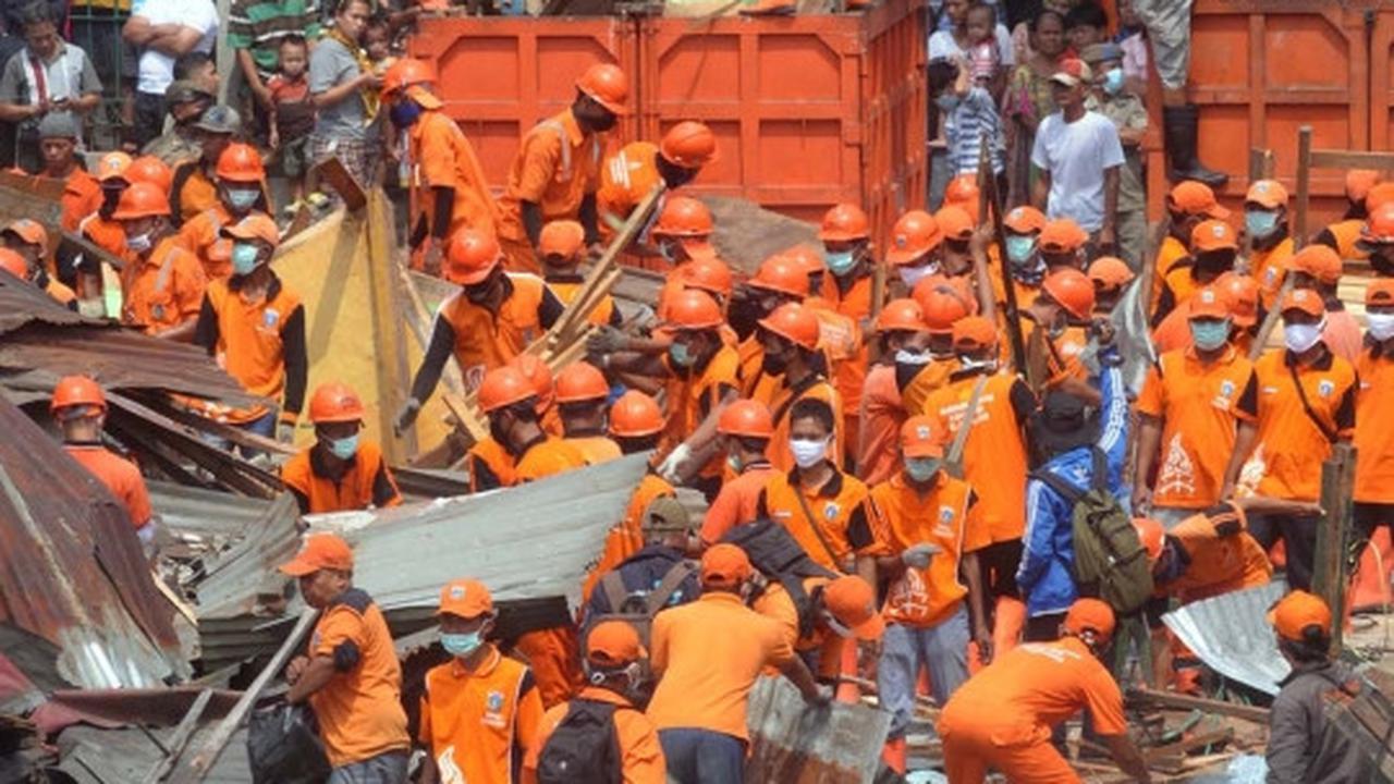 Tanggulangi banjir, 216 lapak di Pasar Karang Anyar dibongkar