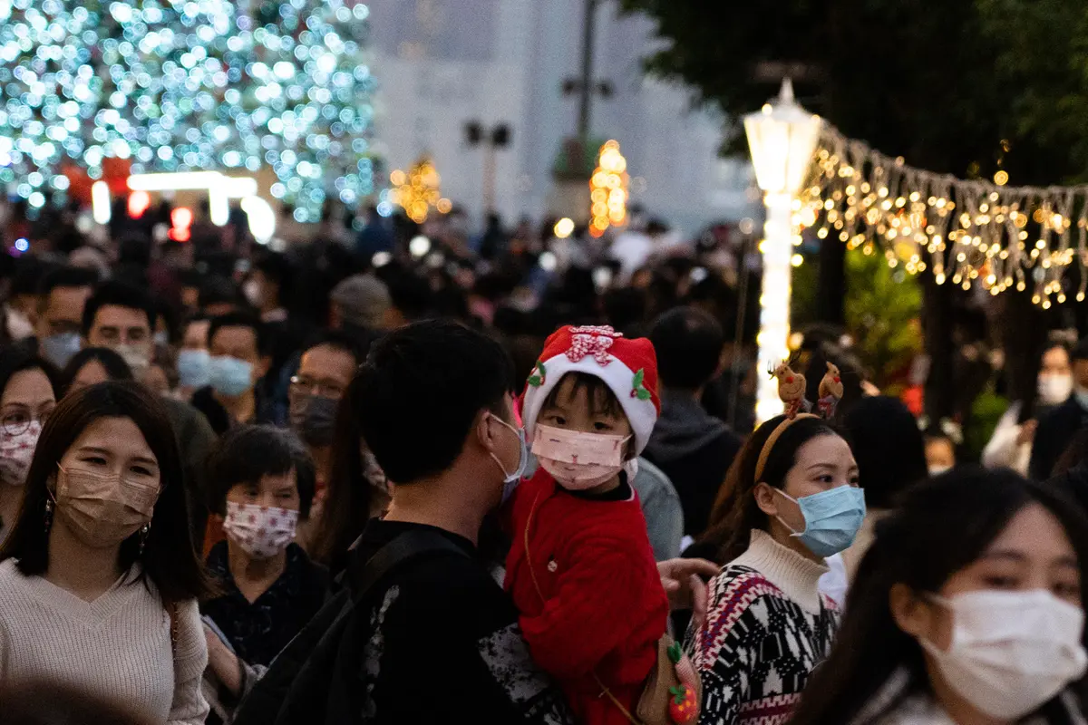Melihat Pohon Natal Raksasa di Hong Kong