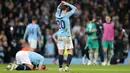 Gelandang Manchester City, Bernardo Silva bereaksi setelah timnya disingkirkan Tottenham Hotspur pada leg kedua perempat final Liga Champions di Etihad Stadium, Rabu (17/4).  Langkah City di Liga Champions musim ini terhenti di perempat final kendati menang dengan skor tipis 4-3. (AP/Dave Thompson)