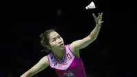 Ratchanok Intanon pebulutangkis puteri asal Thailand menang 2 gim langsung atas Ruselli Hartawan 21-14, 21-14. (Bola.com/Peksi Cahyo)