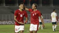 Penyerang Timnas Indonesia, M Rafli (kiri) melakukan selebrasi bersama Kushedya Hari Yudo usai menjebol gawang Tira Persikabo. (Foto: Bola.com/M. Iqbal Ichsan)