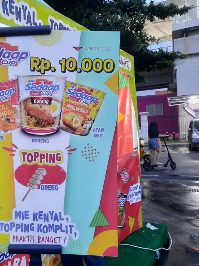 Booth Mie Sedap Cup pada Malamnya Bola