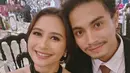 Prilly Latuconsina hadir bersama kekasihnya, Omara. Prilly pun tampil cantik dibalut long dress hitam halteneck blink-blink. Omara pun terlihat rapi dengan setelan jas hitam lengkap mengenakan dasi dan kemeja putih. [@prillylatuconsina96]