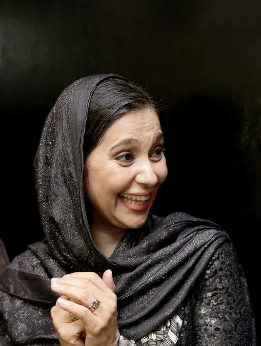 Menurut bintang sinetron ‘Bidadari’ ini, kaum LGBT merupakan pilihan dan tak perlu dihujat atau dikucilkan. Karena baginya jika Tuhan adalah Maha Pengampun, lantas mengapa orang malah menghujat? (Andy Masela/Bintang.com)