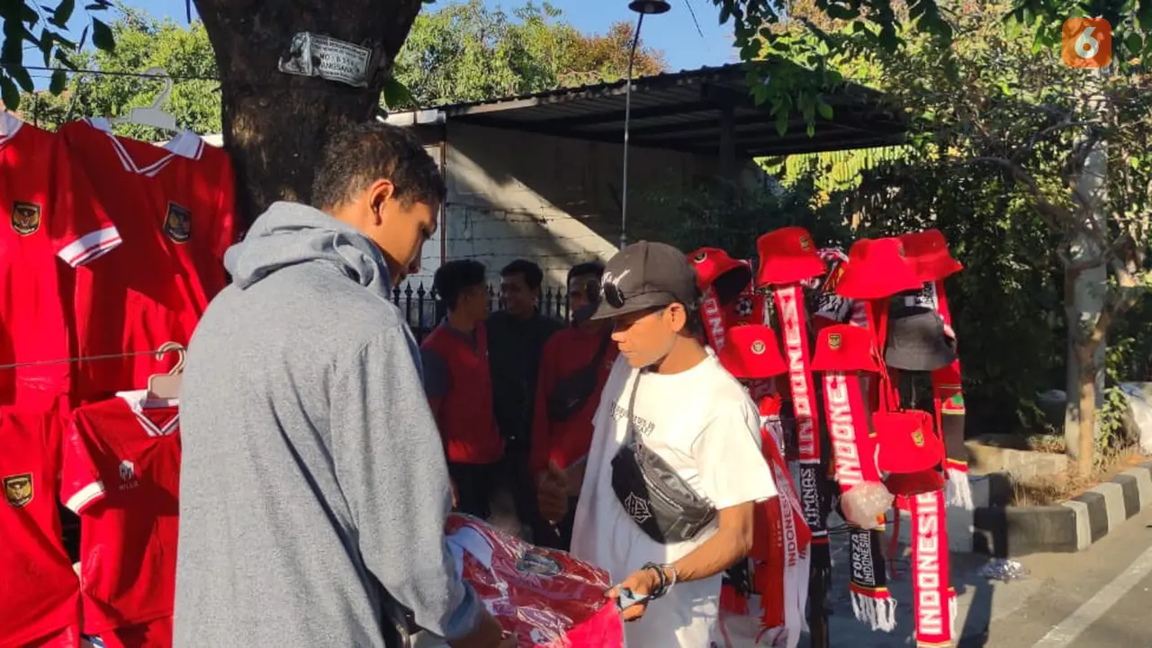 Berkah Laga Timnas Indonesia untuk Pedagang Jersey