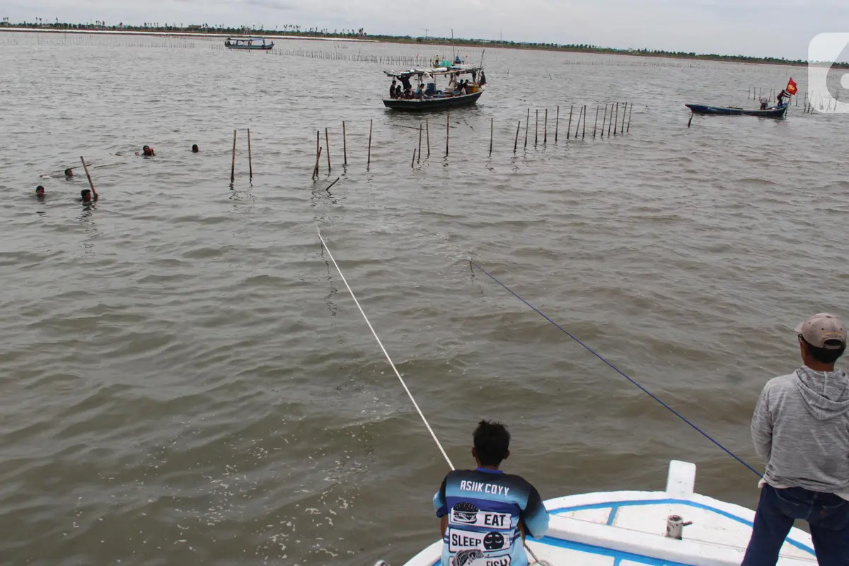 Secara Serentak, Ribuan Personel Gabungan Bersama Nelayan Bongkar Pagar Laut di Tangerang