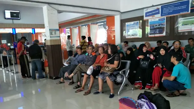 Penumpang Kereta di Stasiun Purwokerto. (Foto: Liputan6.com/Muhamad Ridlo)