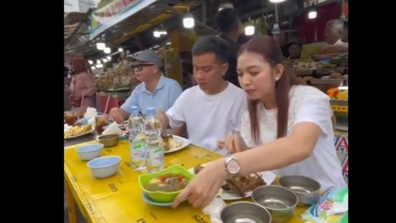 Gibran Rakabuming Makan di Nasi Kapau Pasar Senen Usai Blusukan, Ternyata Sudah Lama Jadi Langganan Keluarga Jokowi.  foto: Twitter (X) @don_muzakir_