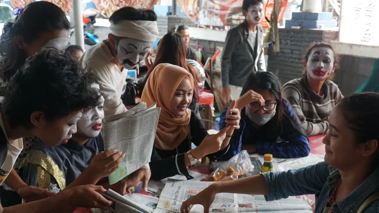 Merayakan hari pantomim