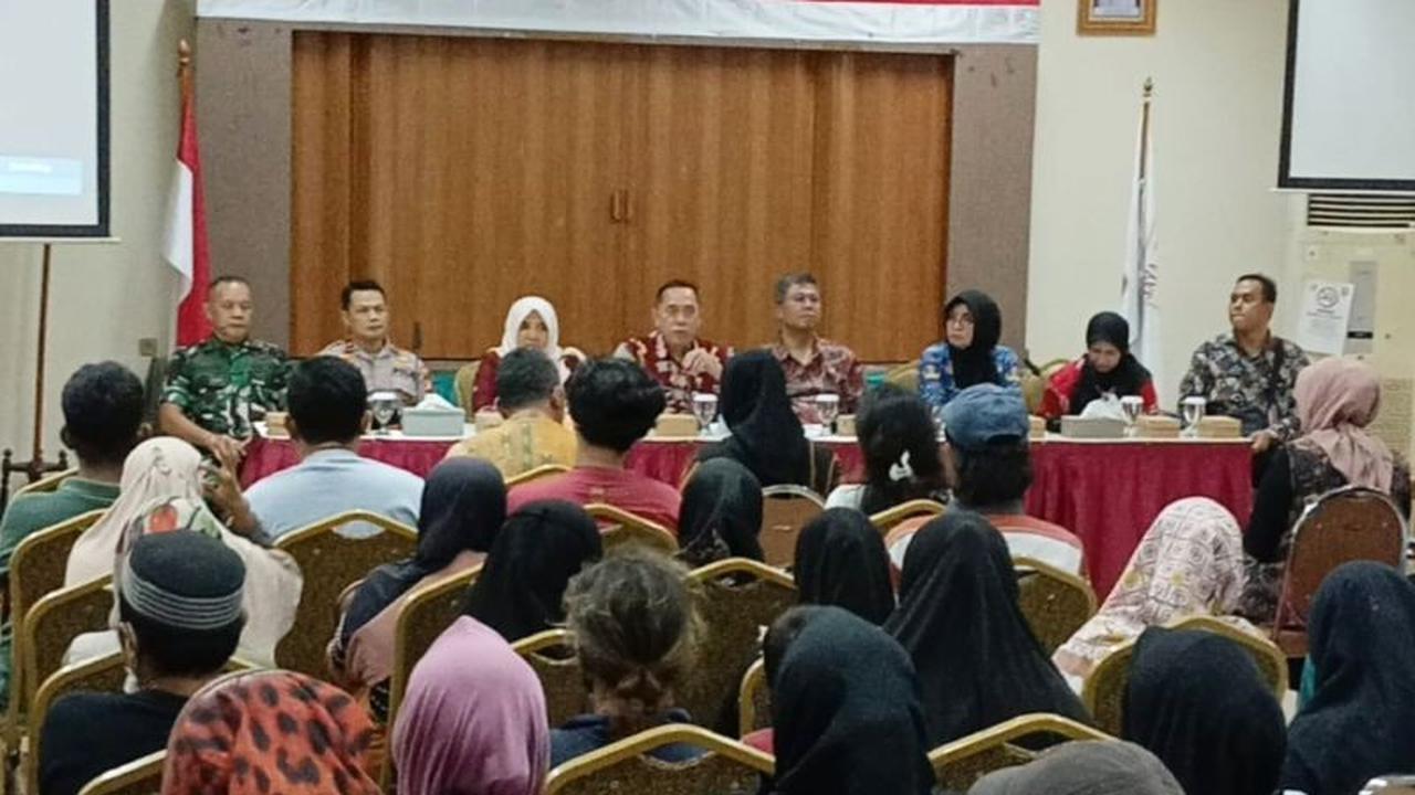 Krisis Lahan Makam, Pemkot Jaktim Lakukan Penertiban Ratusan Rumah di TPU Kebon Nanas