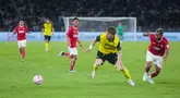 Sosok Ole Romeny menjadi sorotan saat pertandingan panas antara Oxford United vs Liga Indonesia All Star dalam ajang Piala Presiden 2025. (Bola.com/M Iqbal Ichsan)
