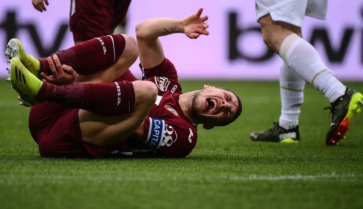 Andrea Belotti merupakan pemain Liga Italia yang sering dilanggar. Penyerang Torino itu telah dijatuhkan sebanyak 747 kali oleh para pemain belakang lawan. Catatan tersebut juga mengalahkan beberapa penyerang top Serie A lainnya, seperti Insigne, Mertens, dan Dybala. (AFP/Marco Bertorello)