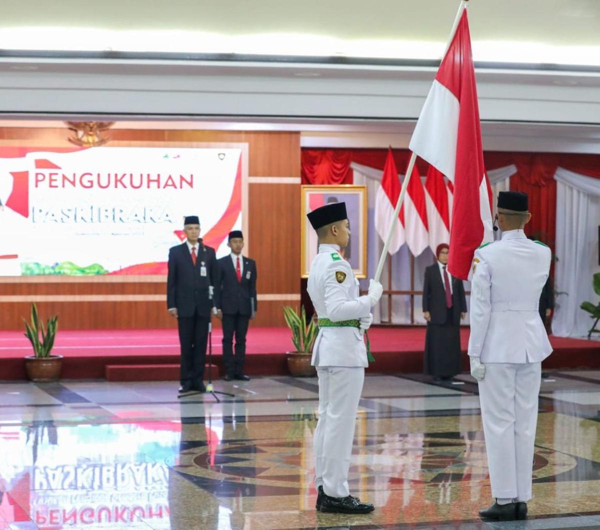 Faiz Ahmad Muttaqin, tak menyangka bisa jadi satu dari 35 anggota pasukan pengibar bendera pusaka (Paskibraka) Provinsi Jawa Tengah tahun 2023. Berkat kerja kerasnya, apa yang ia impikan sejak lama terwujud.